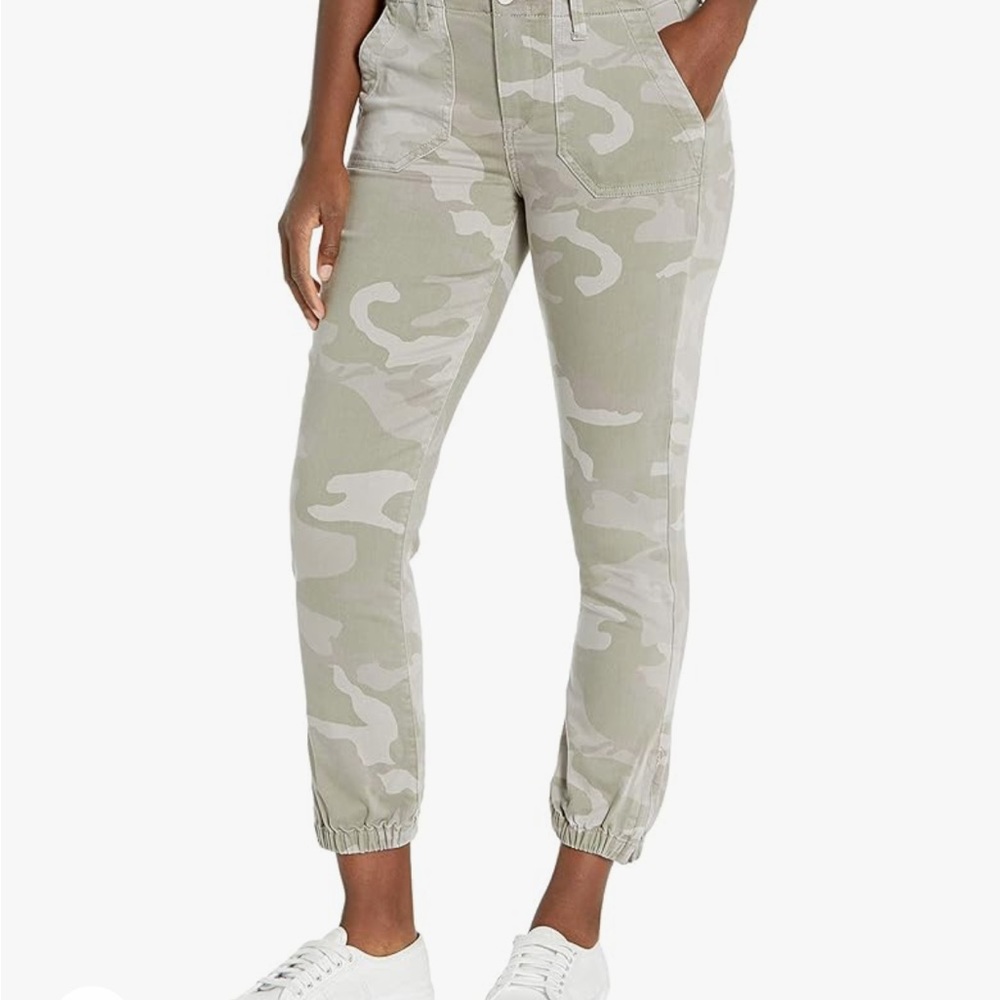 Paige 27 Mayslie jogger